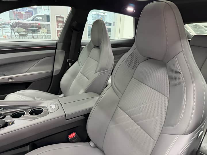 Фото 12 - Zeekr 001