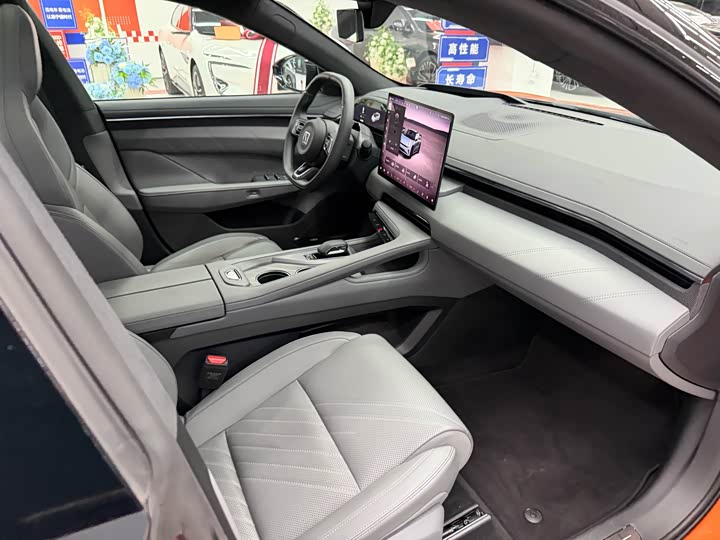 Фото 14 - Zeekr 001