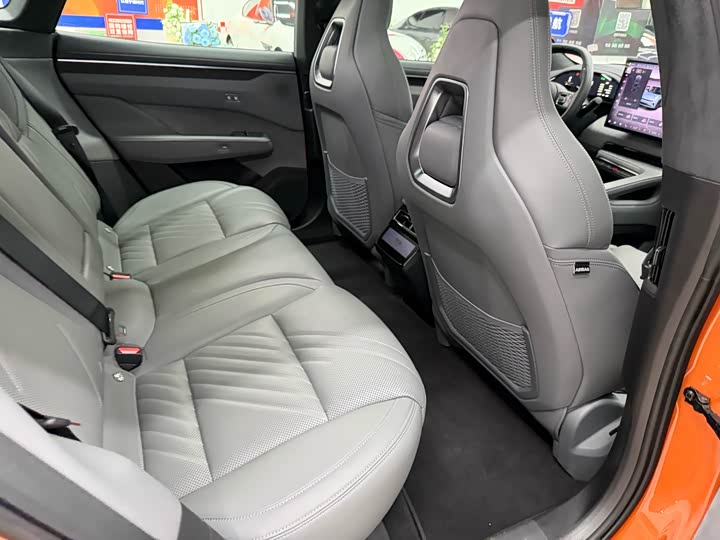 Фото 15 - Zeekr 001