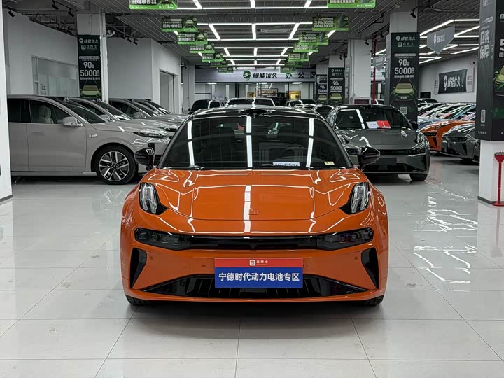 Фото 2 - Zeekr 001