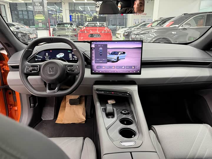 Фото 8 - Zeekr 001