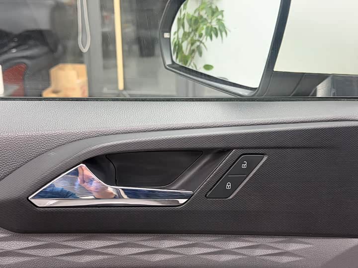 Фото 10 - Volkswagen Tharu