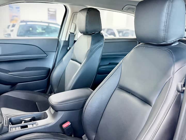 Фото 11 - Honda Vezel