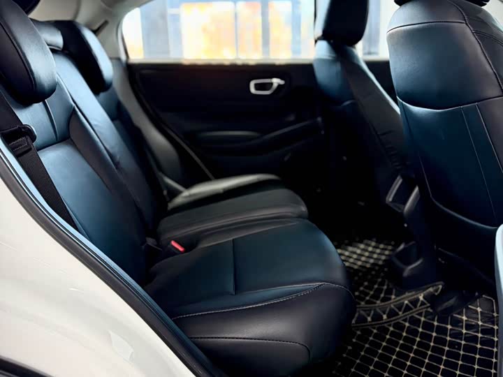 Фото 18 - Honda Vezel