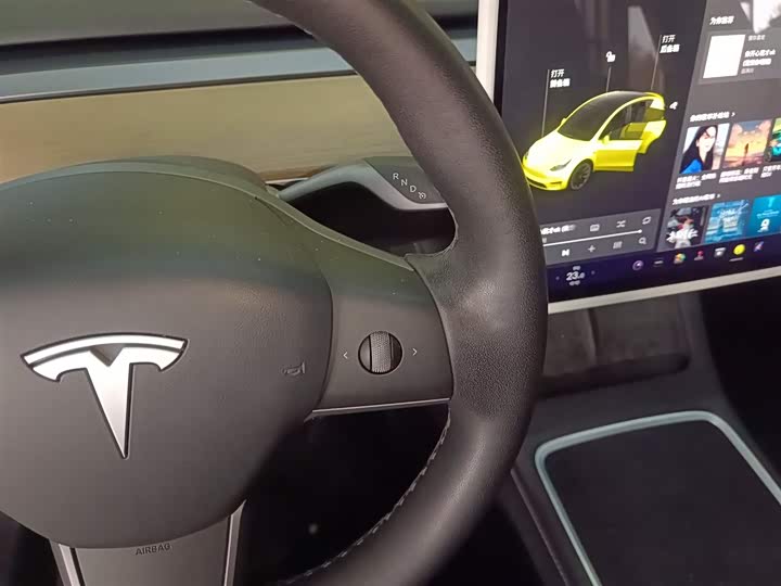 Фото 14 - Tesla Model Y