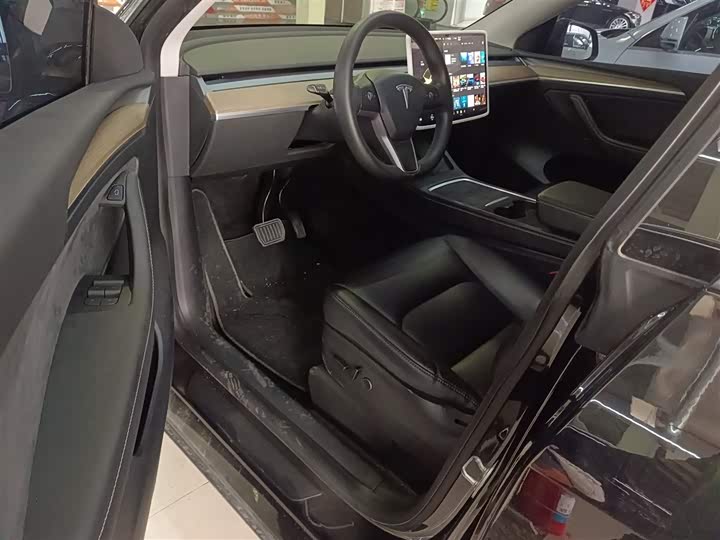 Фото 16 - Tesla Model Y