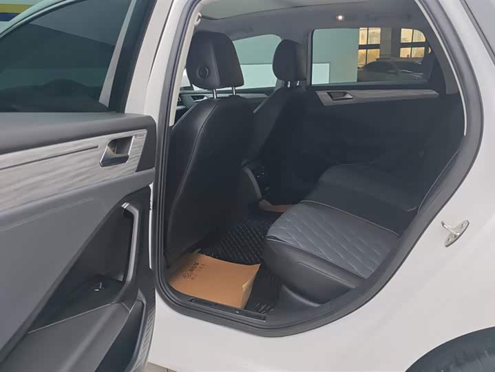 Фото 11 - Volkswagen Sagitar L