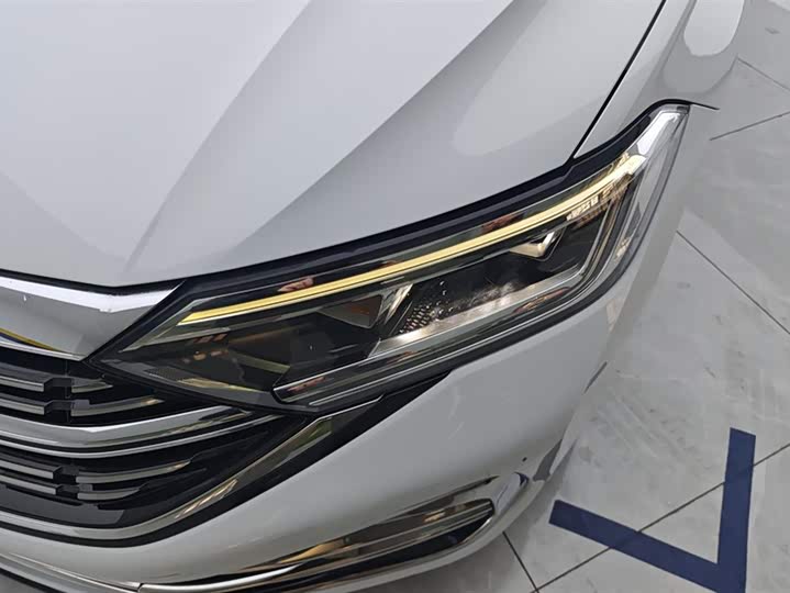 Фото 5 - Volkswagen Sagitar L