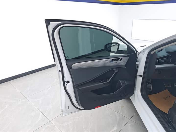 Фото 7 - Volkswagen Sagitar L