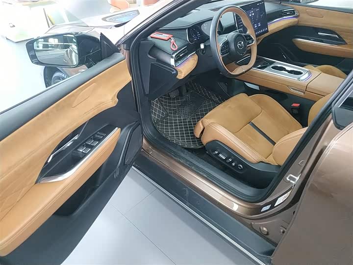 Фото 16 - Mazda EZ-6