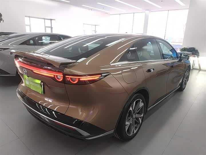 Фото 7 - Mazda EZ-6