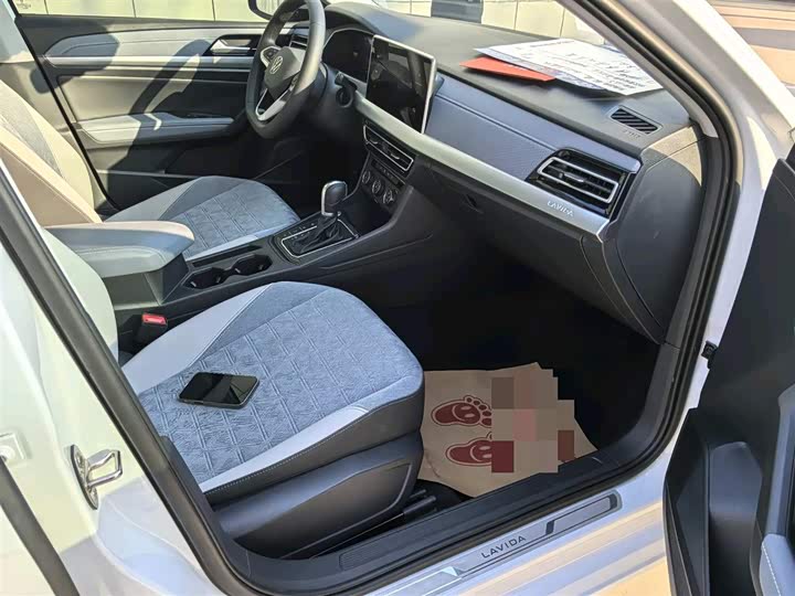 Фото 24 - Volkswagen Lavida