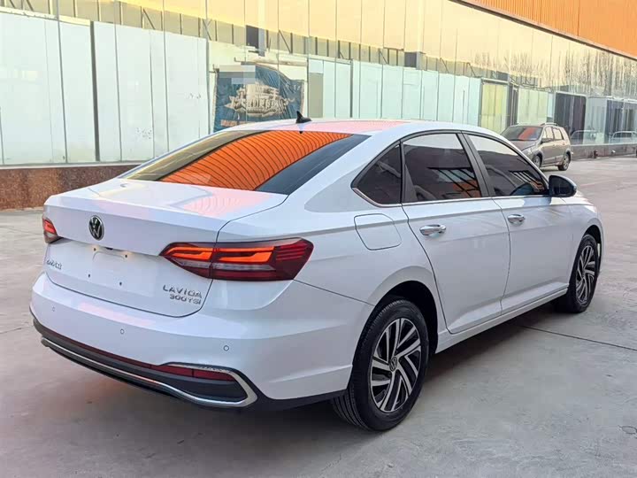 Фото 4 - Volkswagen Lavida