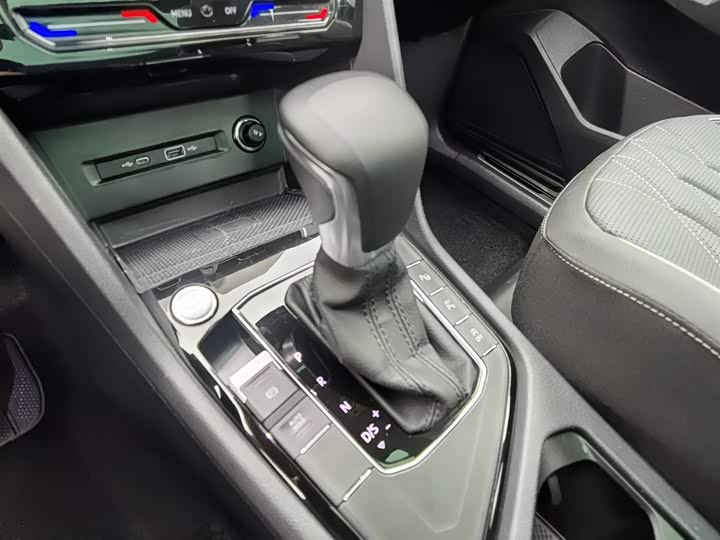 Фото 13 - Volkswagen Tiguan L Pro