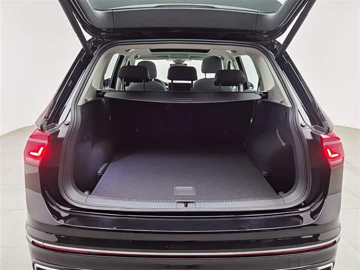 Фото 16 - Volkswagen Tiguan L Pro