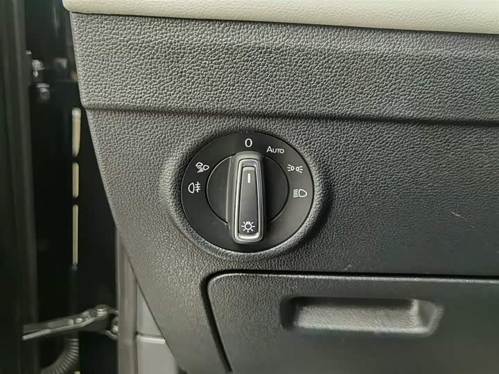 Фото 21 - Volkswagen Tiguan L Pro