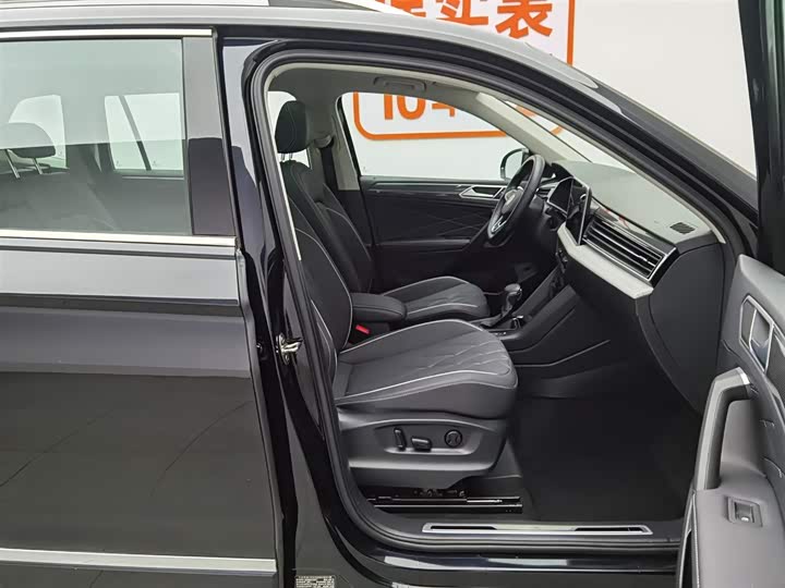 Фото 23 - Volkswagen Tiguan L Pro