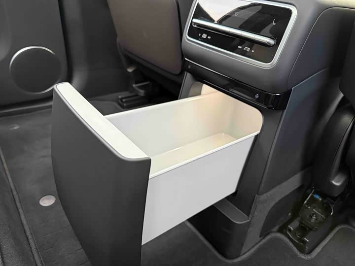 Фото 12 - LiXiang L9