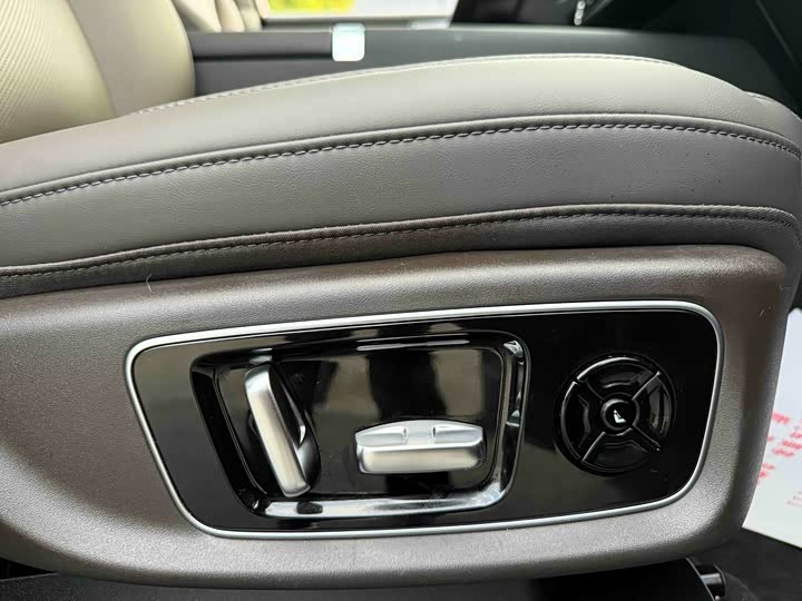 Фото 15 - LiXiang L9