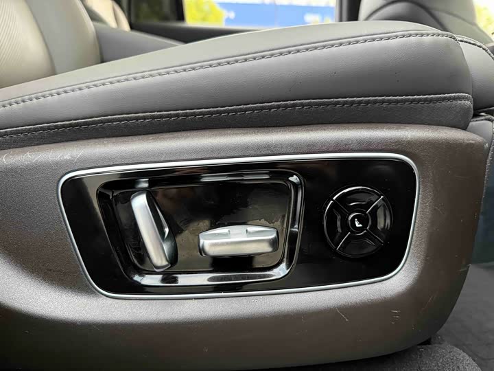 Фото 17 - LiXiang L9