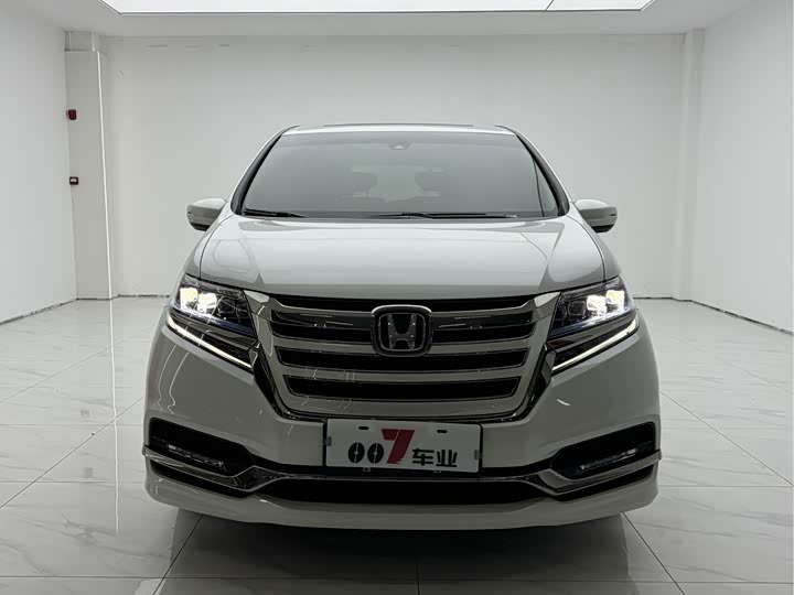 Фото 2 - Honda Elysion