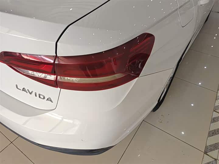 Фото 8 - Volkswagen Lavida