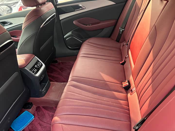 Фото 6 - Hongqi H5