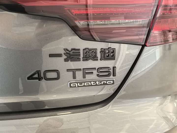 Фото 13 - Audi A4L