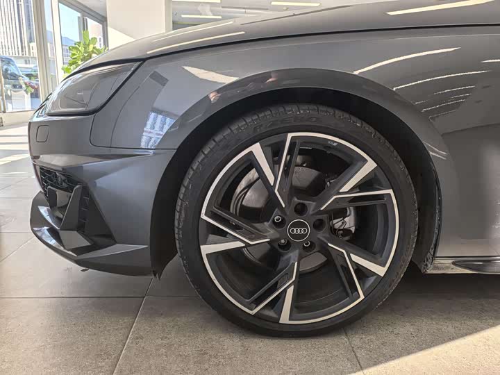 Фото 15 - Audi A4L