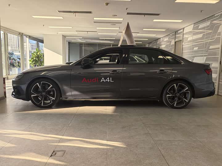 Фото 2 - Audi A4L