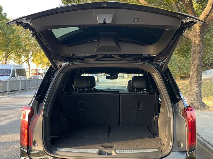 Фото 10 - Cadillac XT6