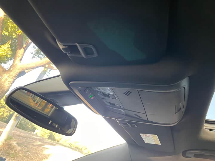 Фото 11 - Cadillac XT6