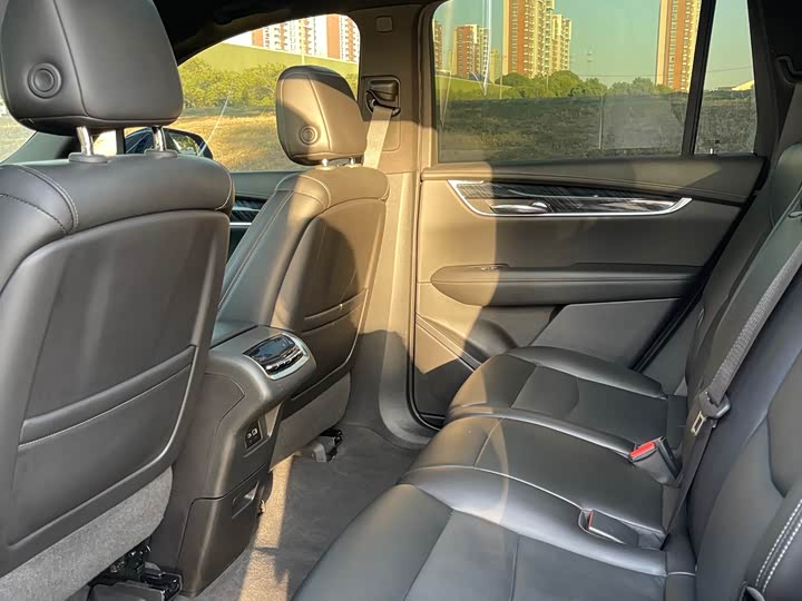 Фото 14 - Cadillac XT6