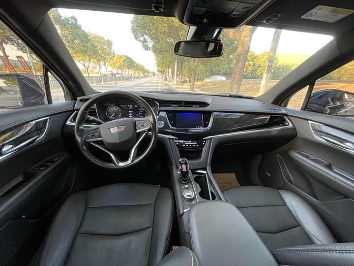 Фото 16 - Cadillac XT6