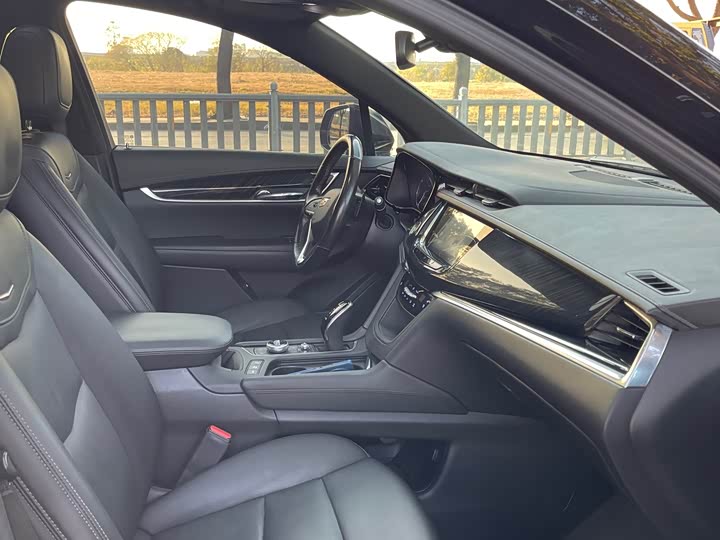 Фото 19 - Cadillac XT6