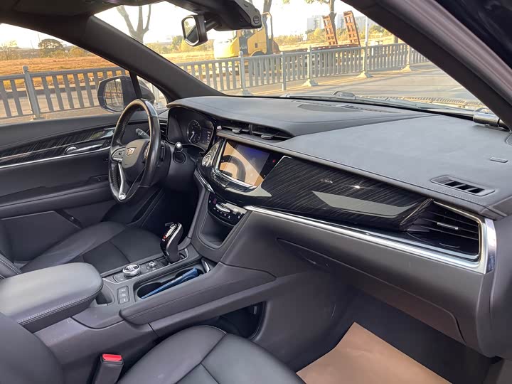 Фото 21 - Cadillac XT6