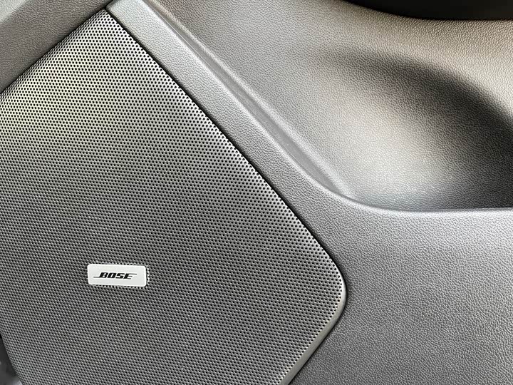 Фото 23 - Cadillac XT6