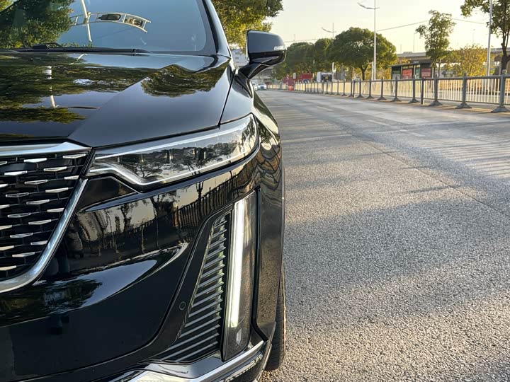 Фото 4 - Cadillac XT6