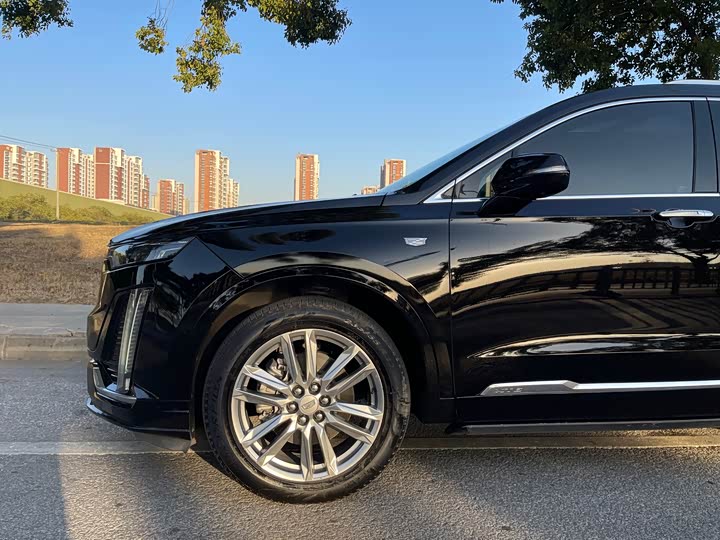 Фото 8 - Cadillac XT6