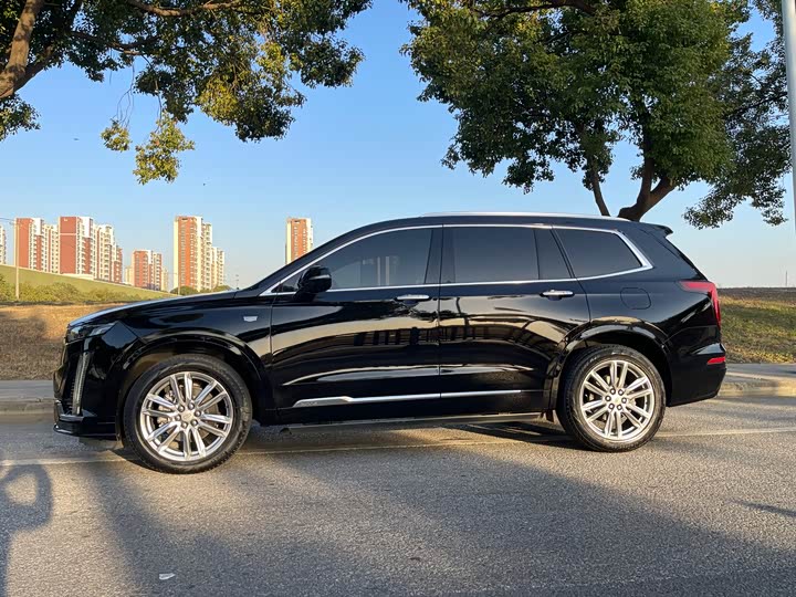 Фото 9 - Cadillac XT6