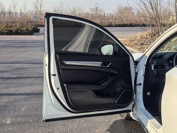 Фото 11 - Honda Accord