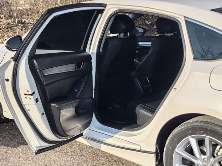 Фото 12 - Honda Accord