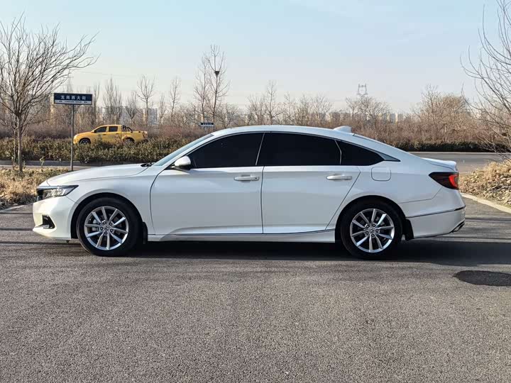 Фото 3 - Honda Accord