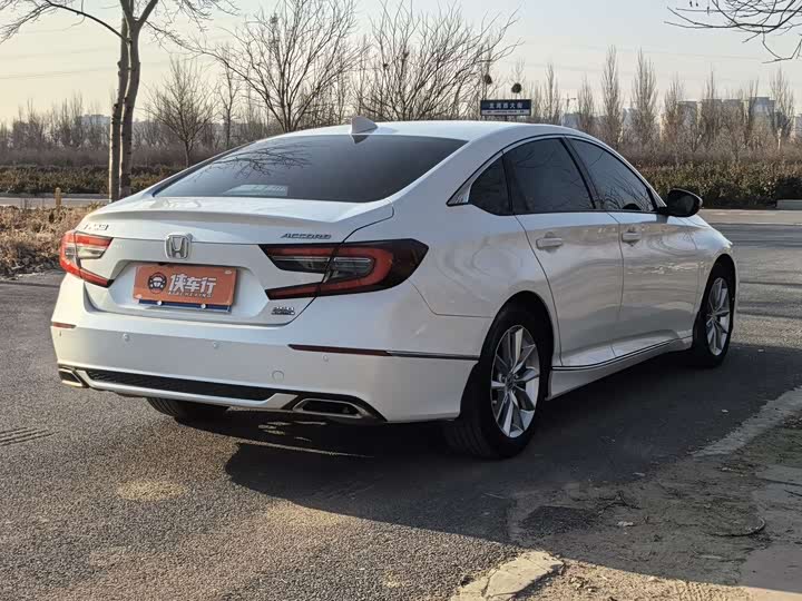 Фото 4 - Honda Accord