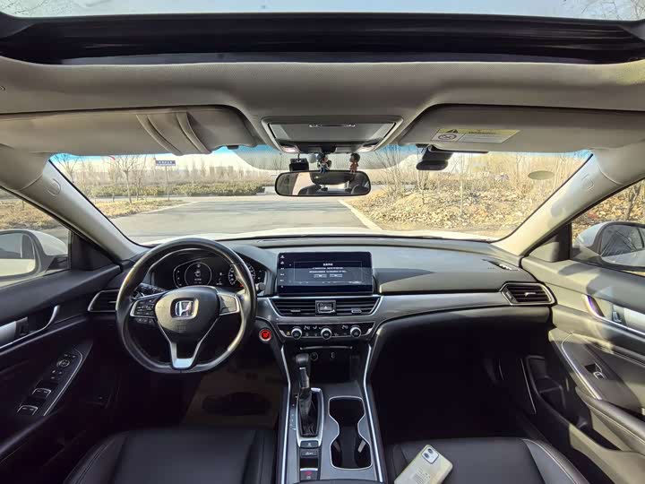 Фото 7 - Honda Accord