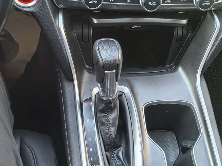 Фото 9 - Honda Accord