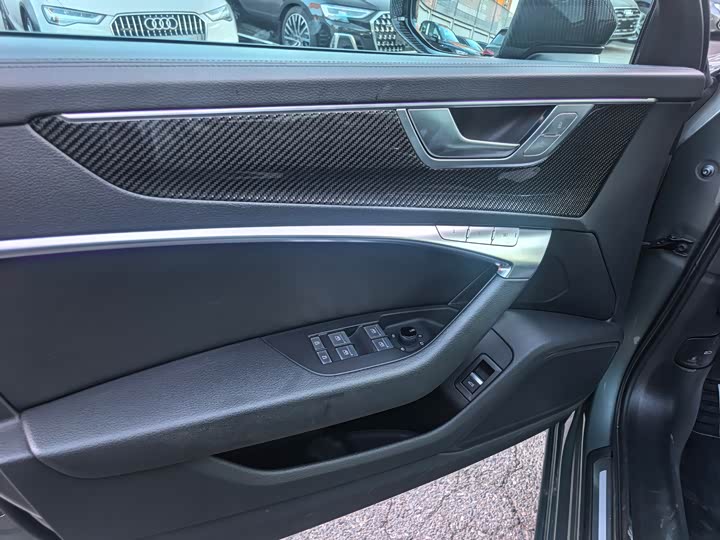 Фото 10 - Audi A6