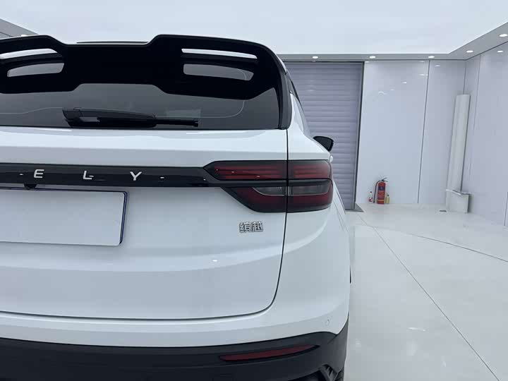 Фото 11 - Geely Coolray