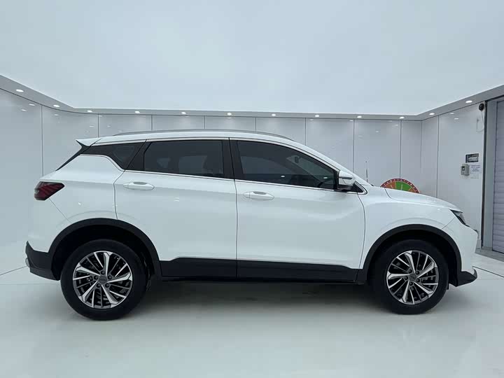 Фото 13 - Geely Coolray