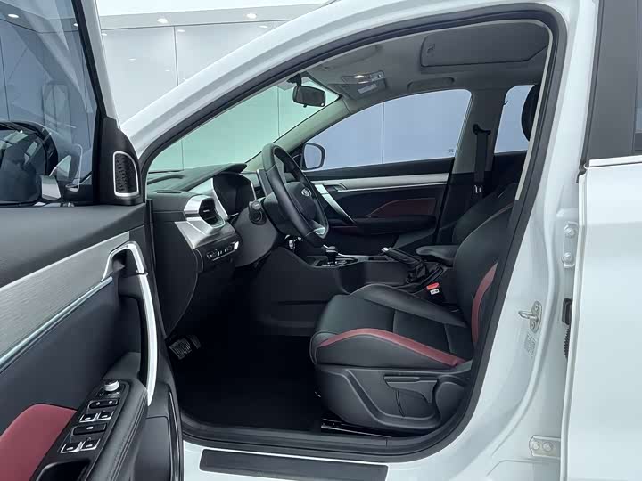 Фото 15 - Geely Coolray